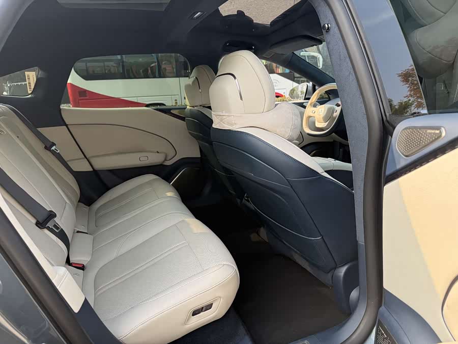 极氪 极氪007 2023 汽车图片 #15