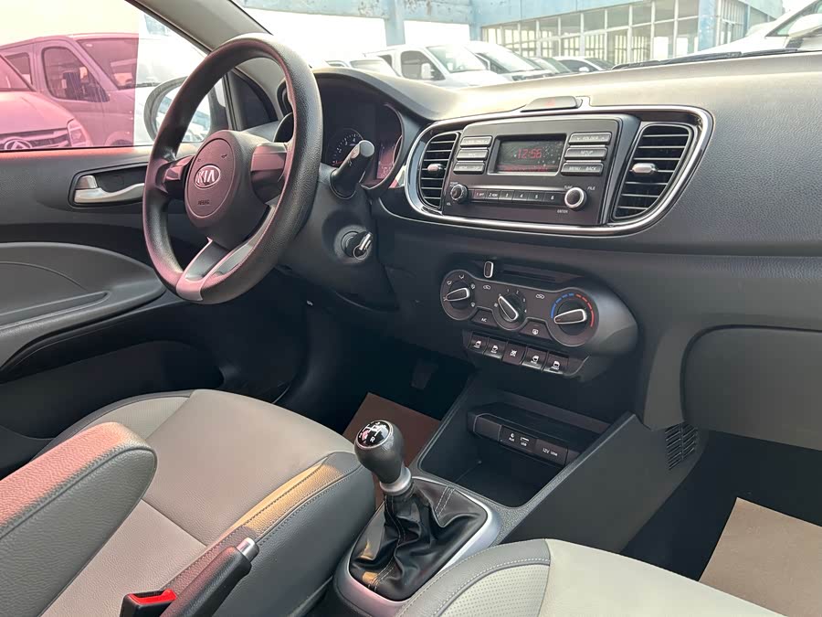 起亚 焕驰 2017 汽车图片 #15