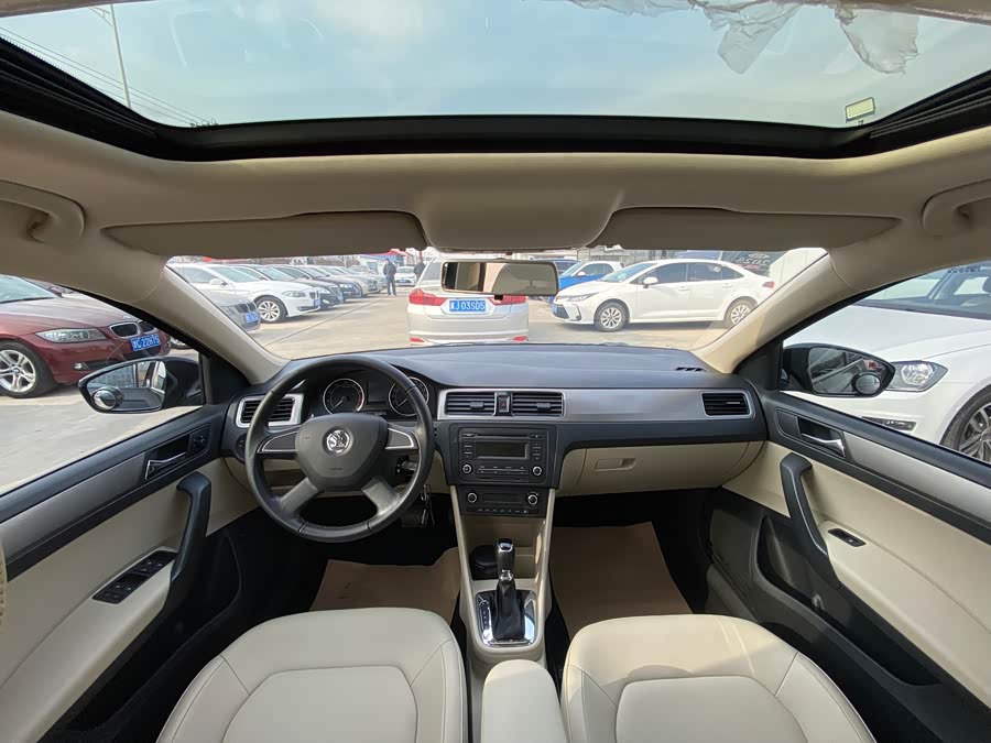 Skoda Rapid 2013 car image #15
