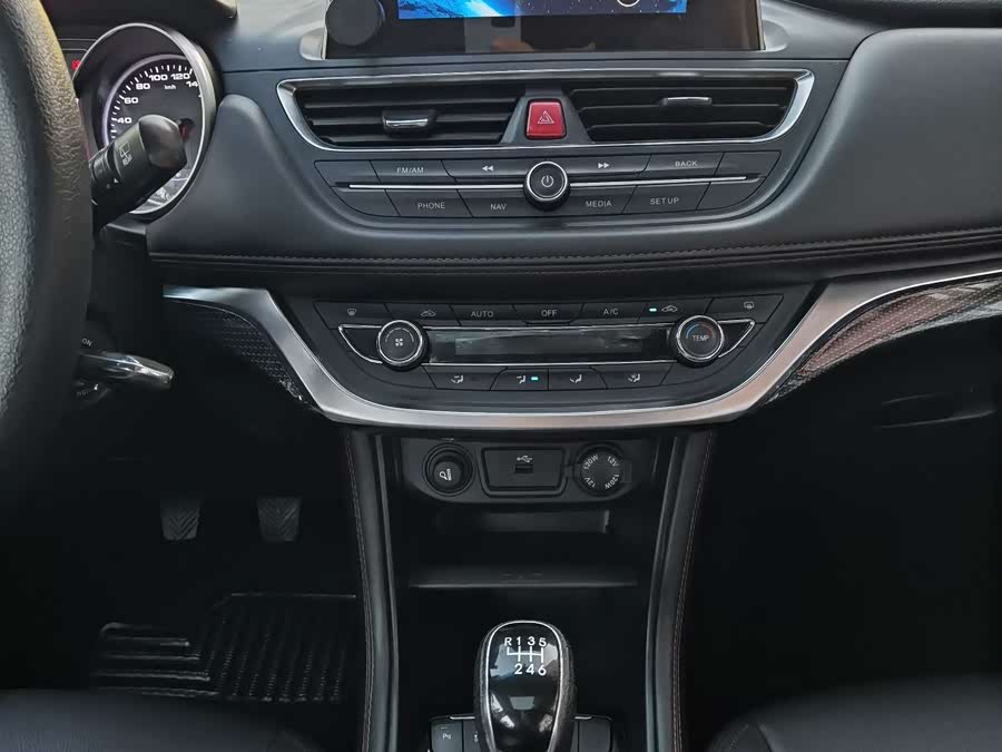 JAC 2017 #15 JAC 2017 car image #15