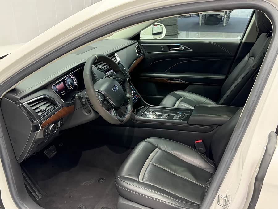 Ford Taurus 2017 car image #15