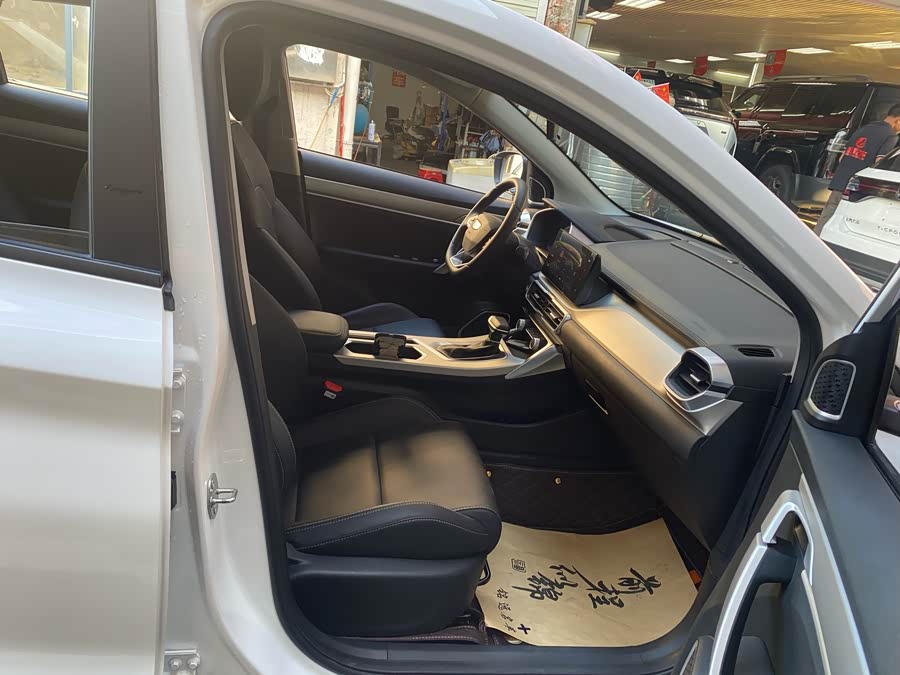 GEELY Coolray 2025 car image #15