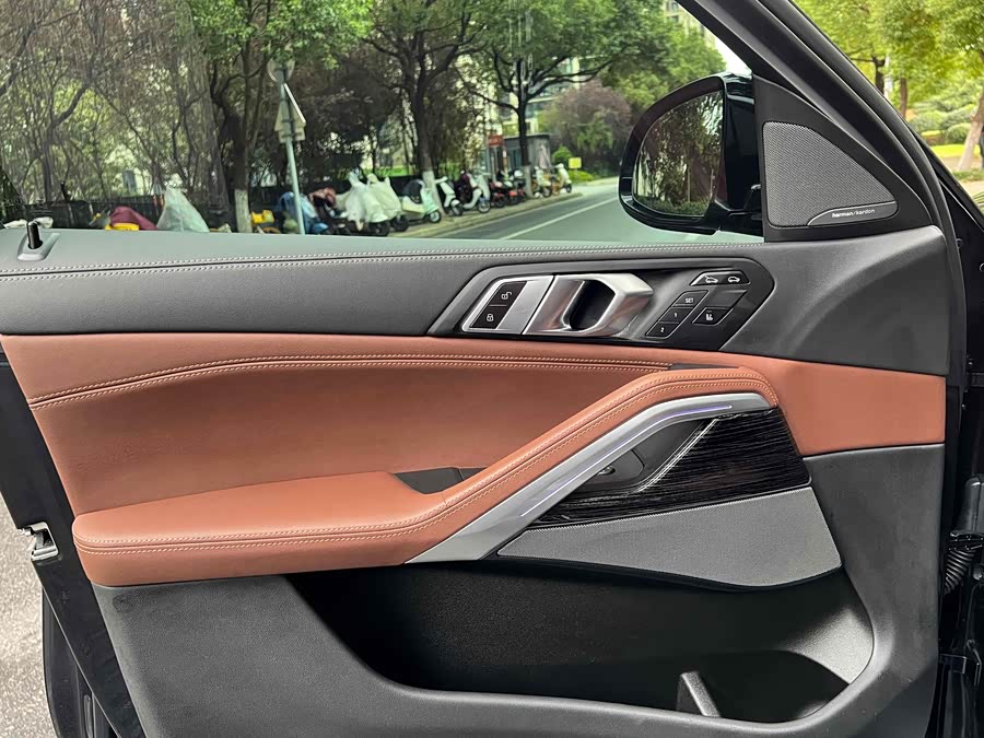 BMW X6 2024 car image #15
