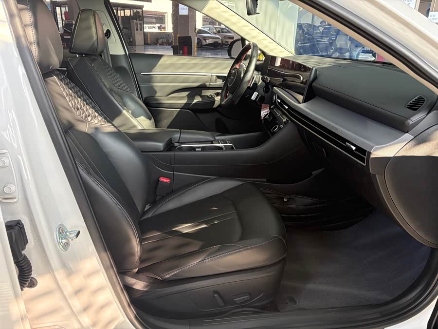 Hyundai Sonata 2024 immagine di auto #15