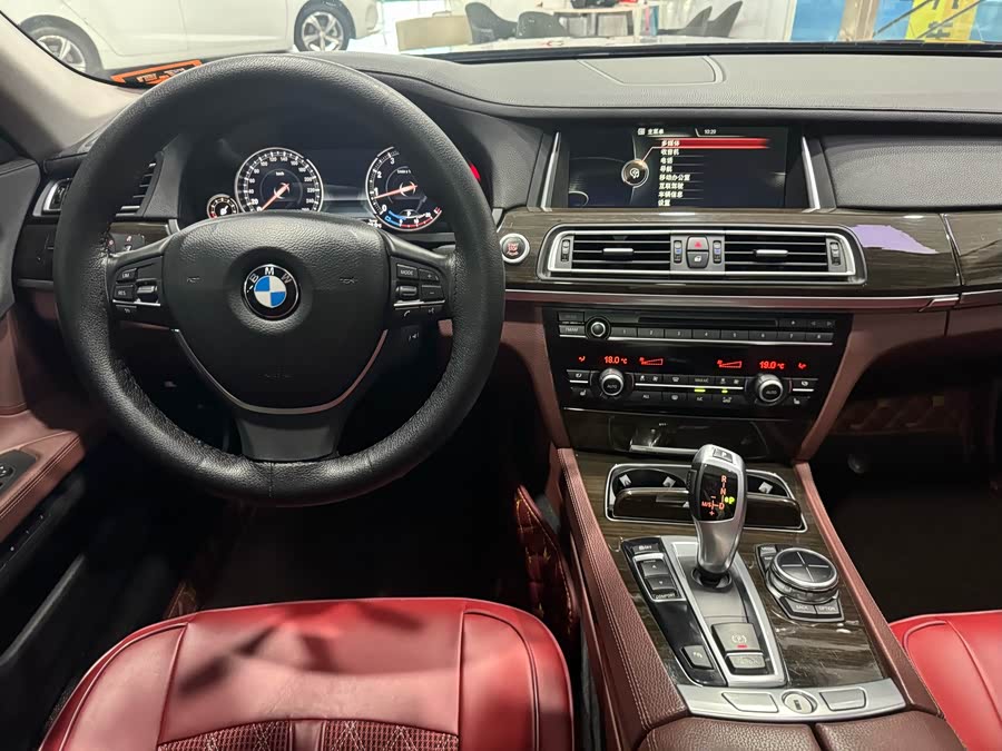 BMW 7 Series 2013 car image #15