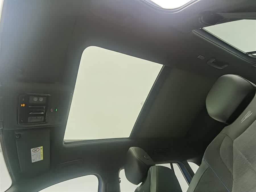 Volkswagen Tiguan L 2024 car image #15