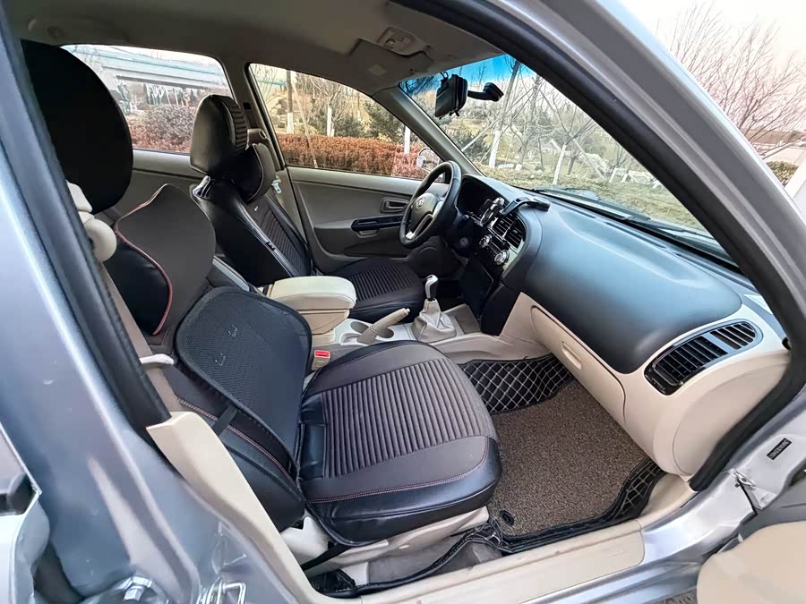 Soueast V3 Lingyue 2014 car image #15