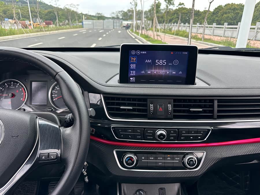 Forthing SX6 2020 #15 Forthing SX6 2020 car image #15