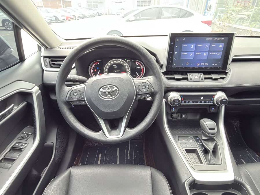 Toyota RAV4 2022 car image #15