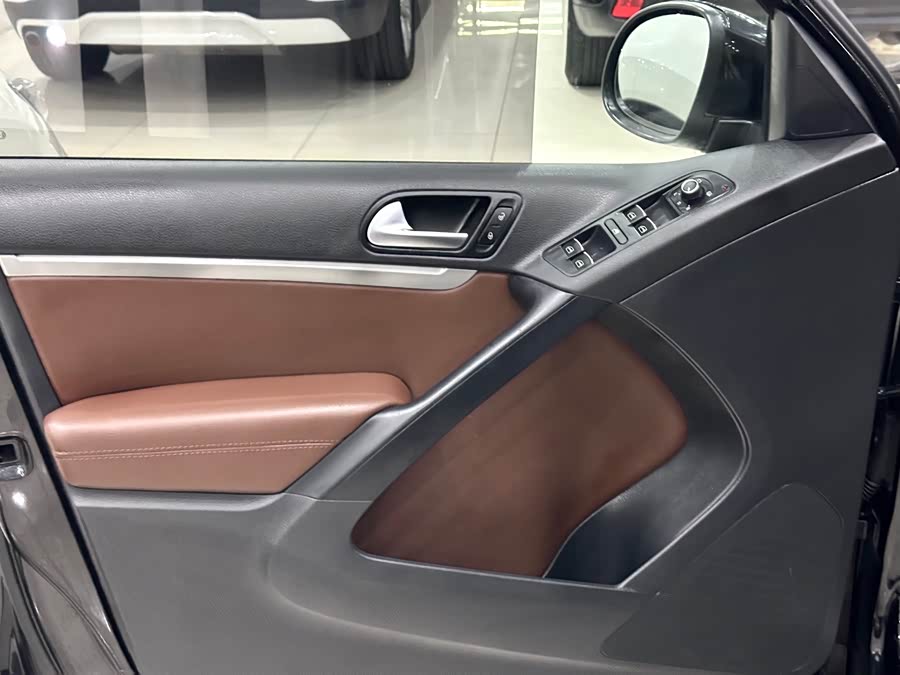 Volkswagen Tiguan 2014 car image #15