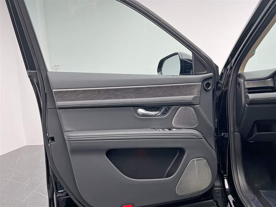 2025 car image #15