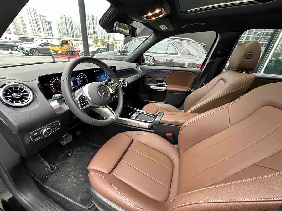 Mercedes-Benz GLB Class 2025 car image #15