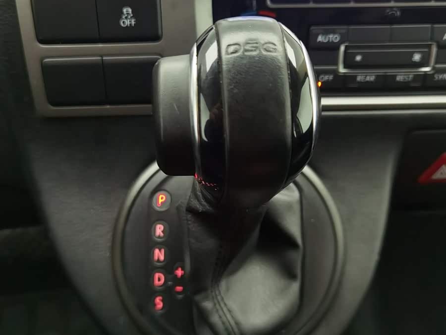 Volkswagen Caravelle 2016 car image #15