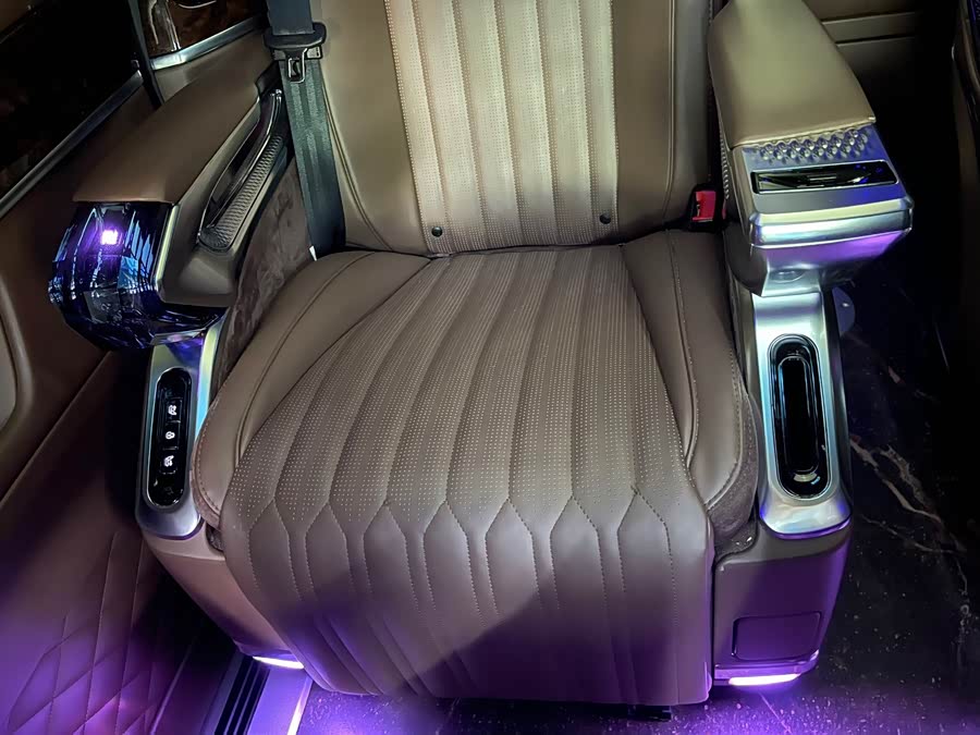 Mercedes-Benz V Class 2025 car image #15