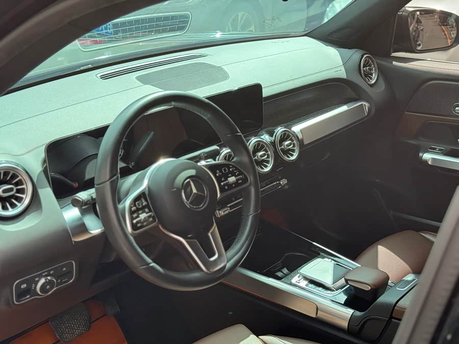 Mercedes-Benz GLB Class 2025 car image #15