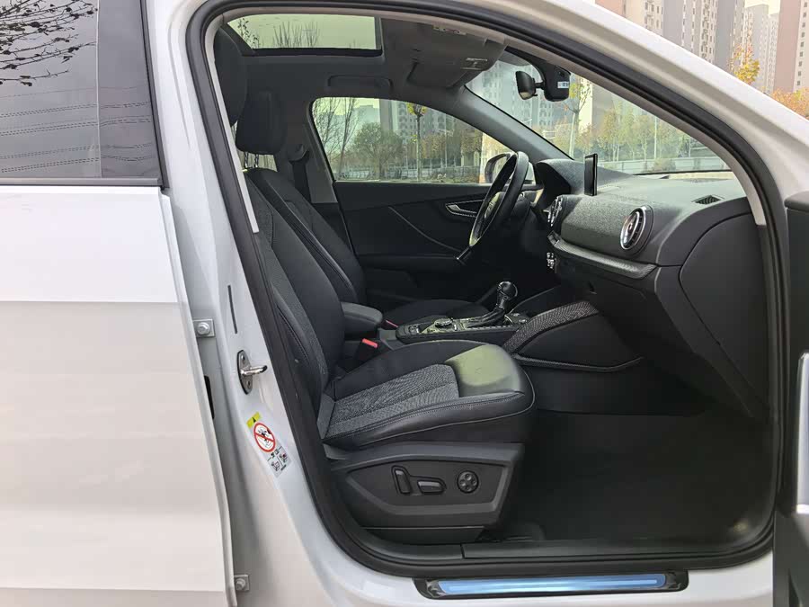 Audi Q2L 2021 car image #15