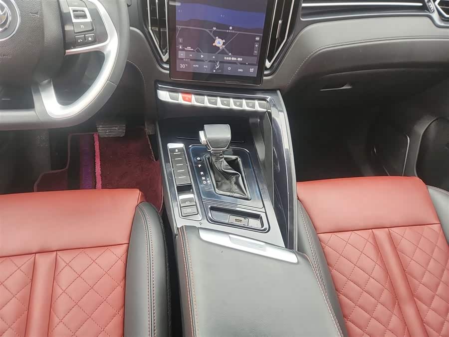 Forthing T5 2019 #15 Forthing T5 2019 صورة سيارة #15