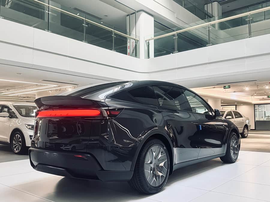 特斯拉 Model Y L 2025 汽车图片 #15