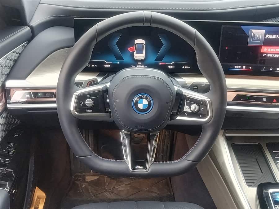 BMW i7 M70L 2025 car image #15