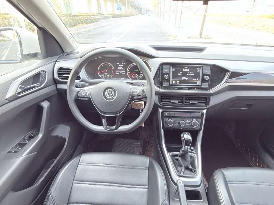 Volkswagen T-Cross 2020 #15 Volkswagen T-Cross 2020 car image #15