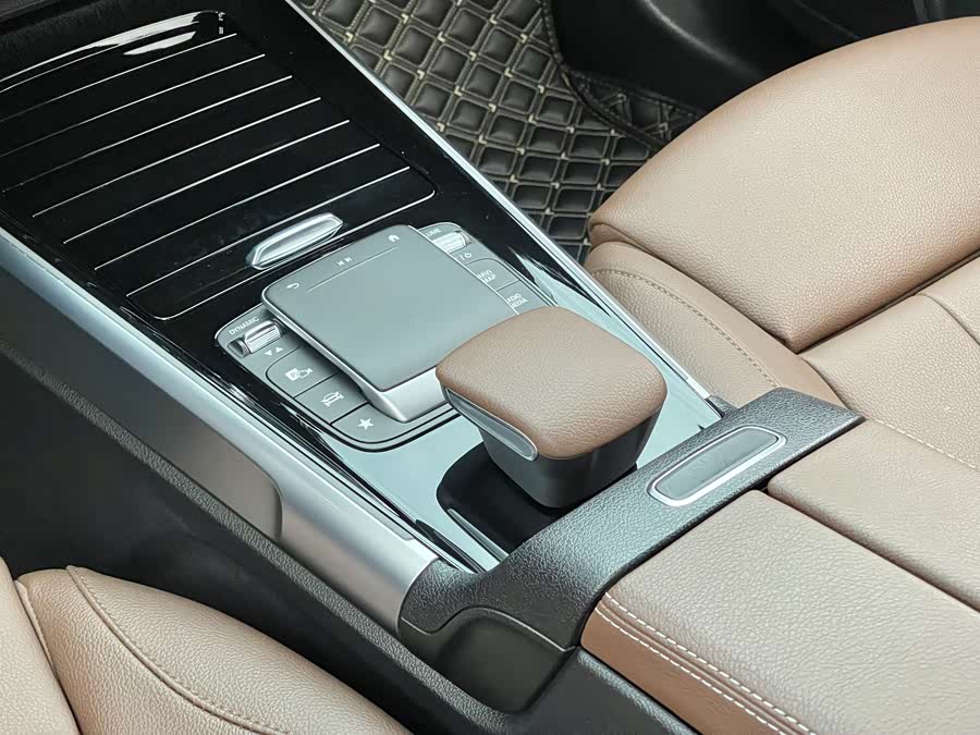 Mercedes-Benz GLB Class 2022 #15 Mercedes-Benz GLB Class 2022 car image #15