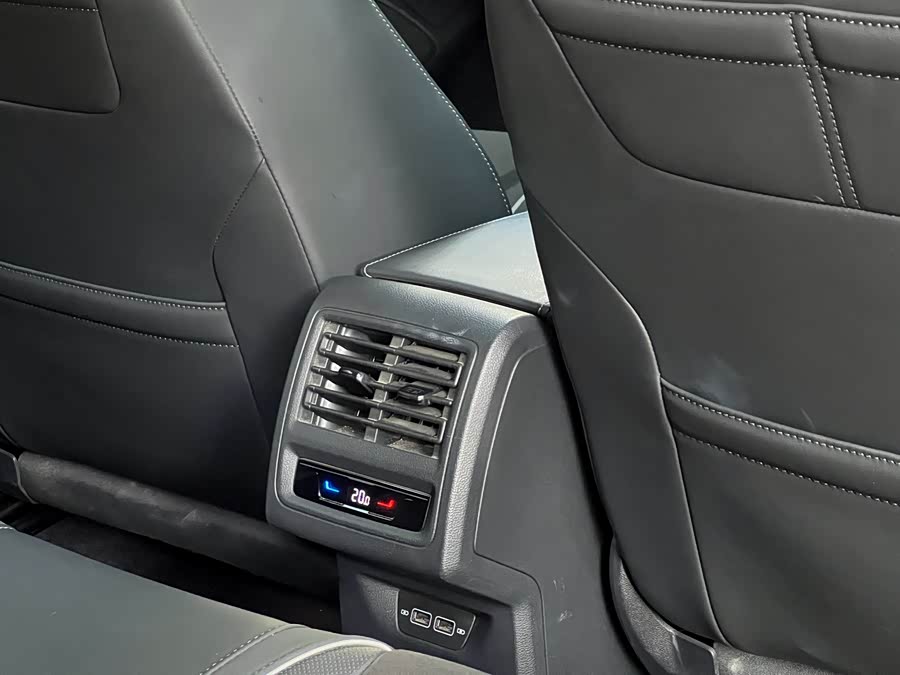 Volkswagen Golf 2023 car image #15