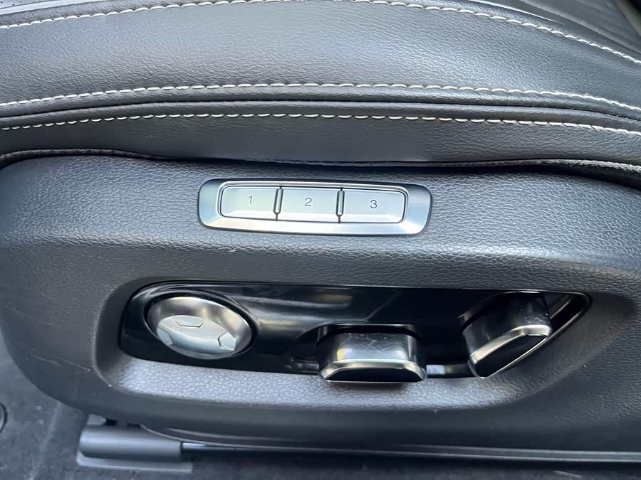 HongQi H9 2020 car image #15