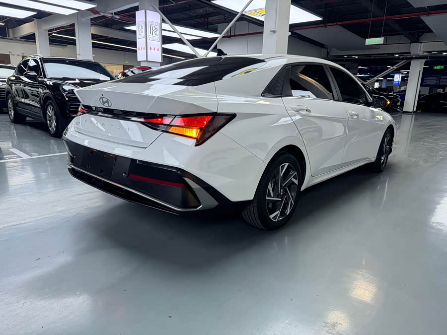 Hyundai Elantra 2023 car image #15
