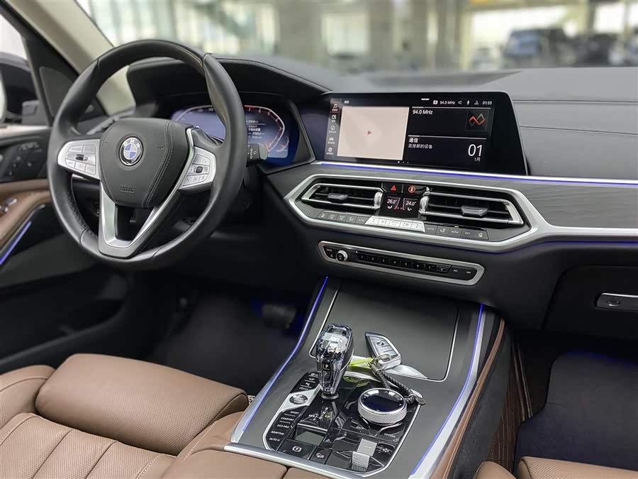 BMW X7 2021 car image #15