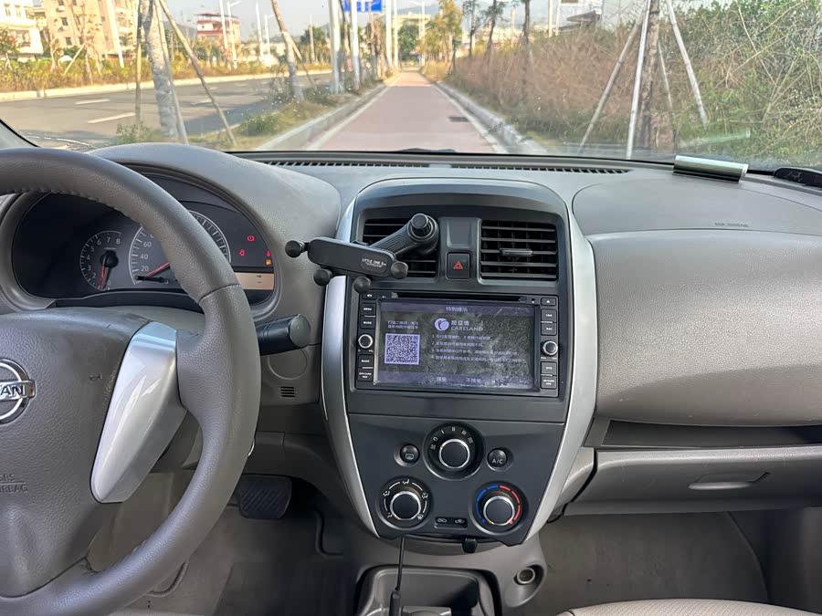Nissan Sunny 2017 car image #15