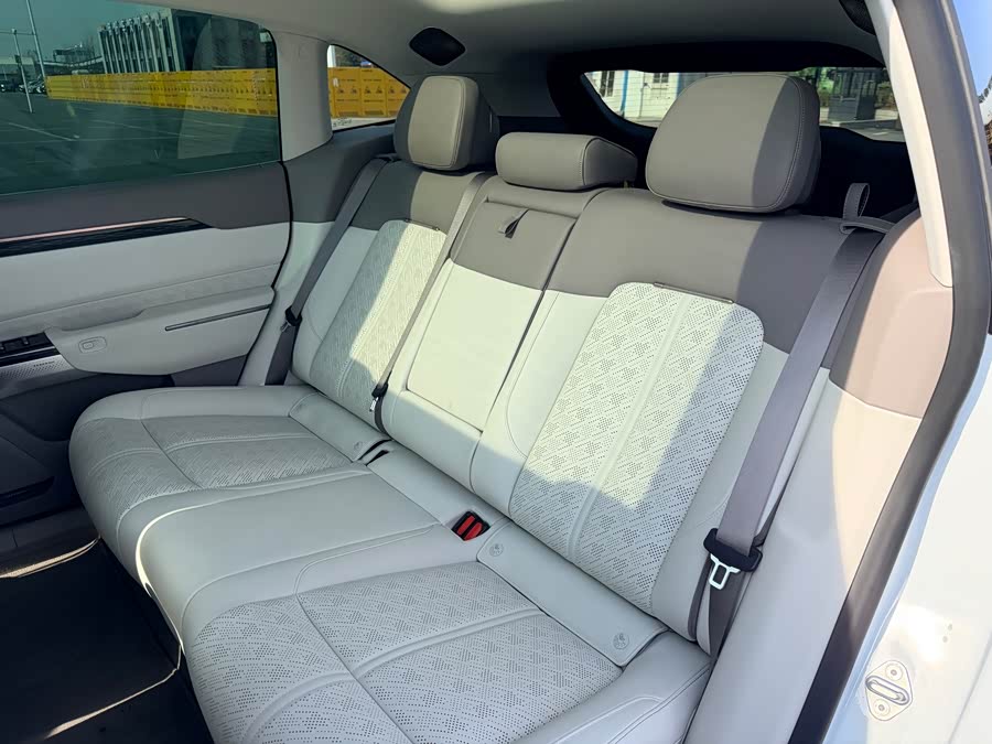 Zeekr 7X 2024 car image #15