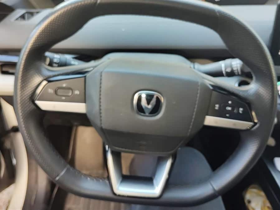 Changan UNI-V iDD 2023 car image #15