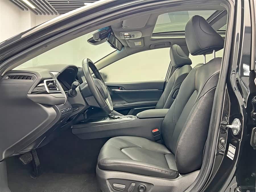 Toyota Camry 2021 car image #15