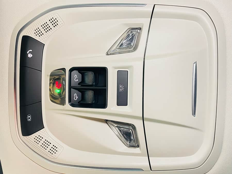 Tank 2023 car image #15