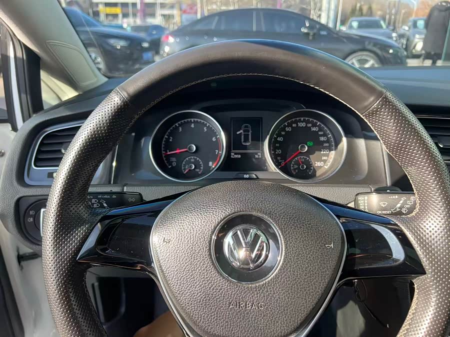 Volkswagen Golf 2017 car image #15