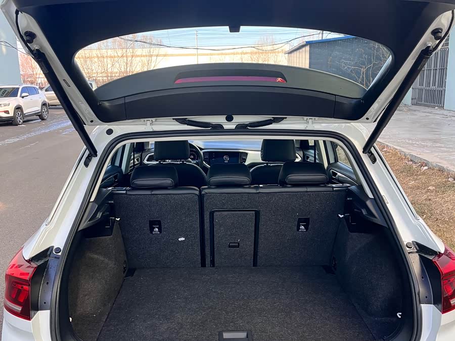 Volkswagen T-Roc 2022 car image #15