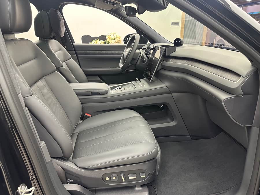 NIO ES8 2023 car image #15