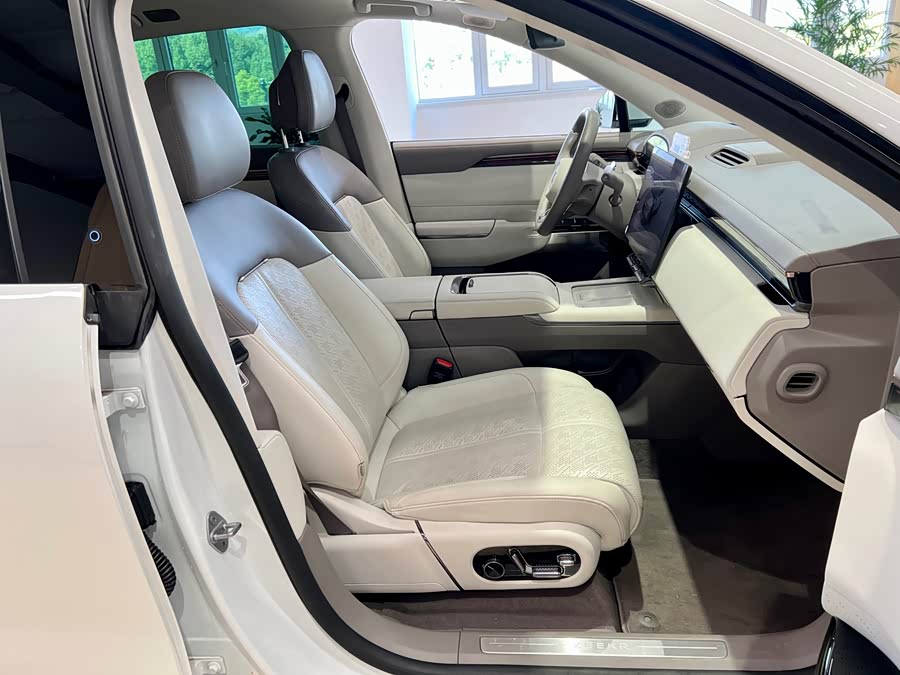 Zeekr 7X 2024 car image #15