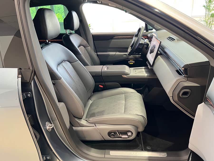 Zeekr 7X 2024 car image #15