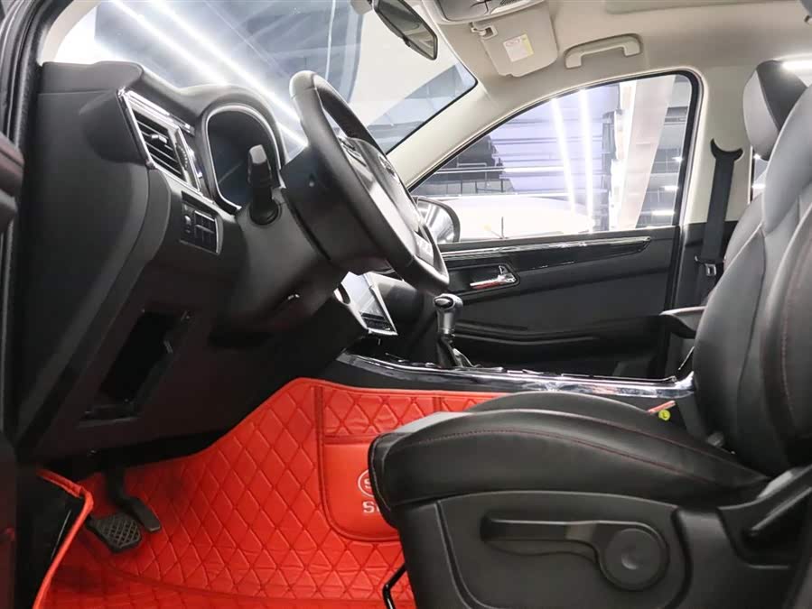 SWM斯威汽车 SWM斯威G05 2020 汽车图片 #15