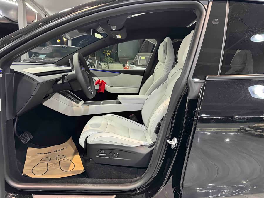 特斯拉 Model Y L 2025 汽车图片 #15