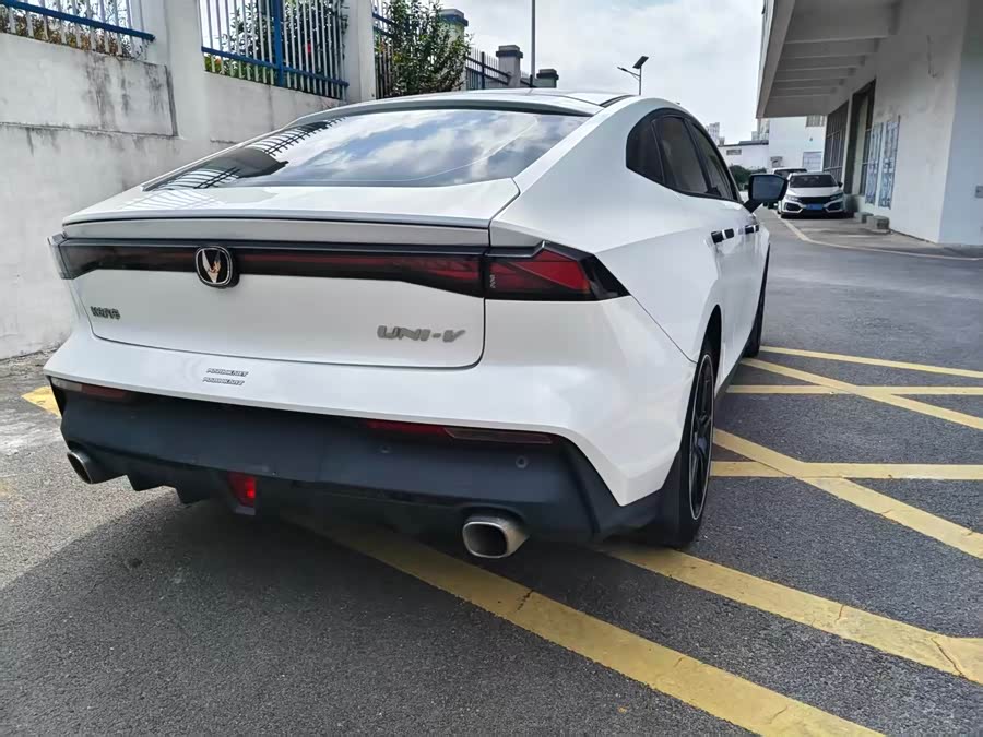 Changan UNI-V 2022 car image #15
