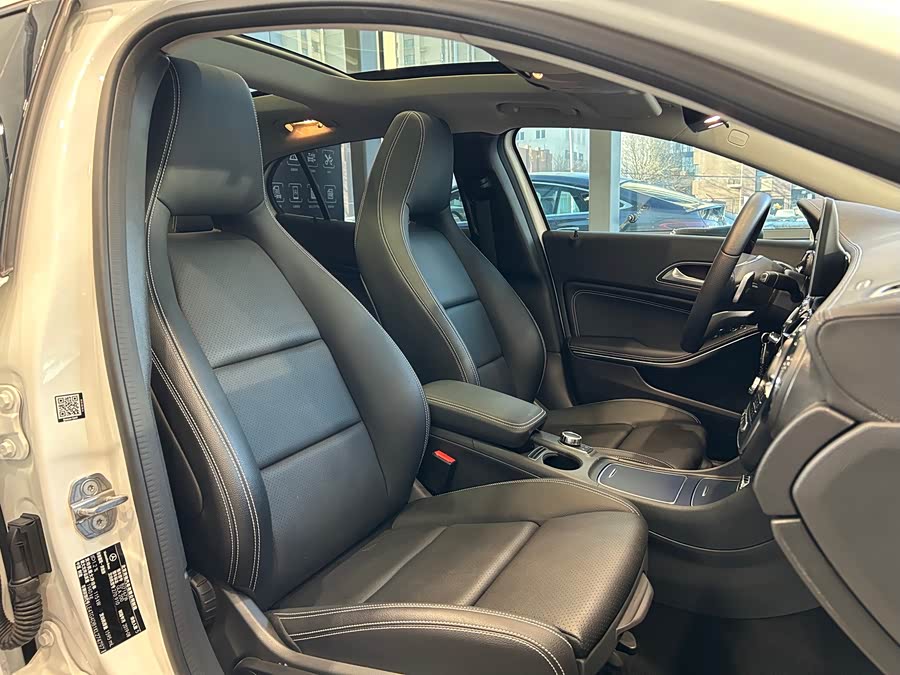 Mercedes-Benz GLA Class 2020 car image #15