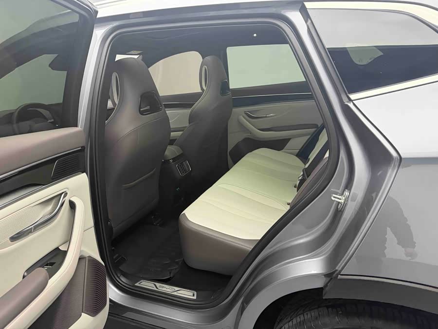 BYD Seal 2023 immagine di auto #15