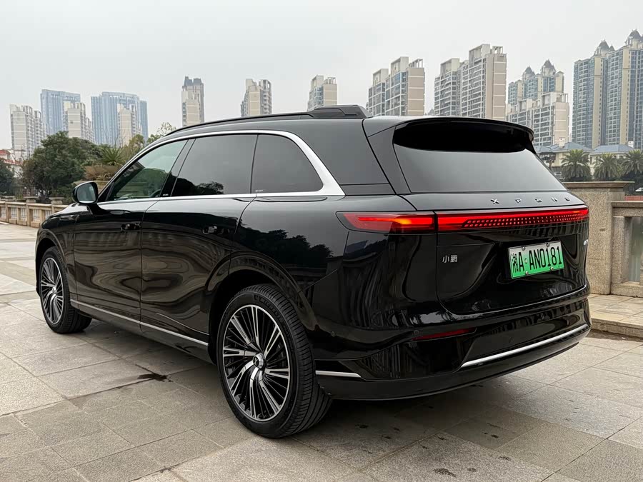 Xpeng G9 2025 car image #15