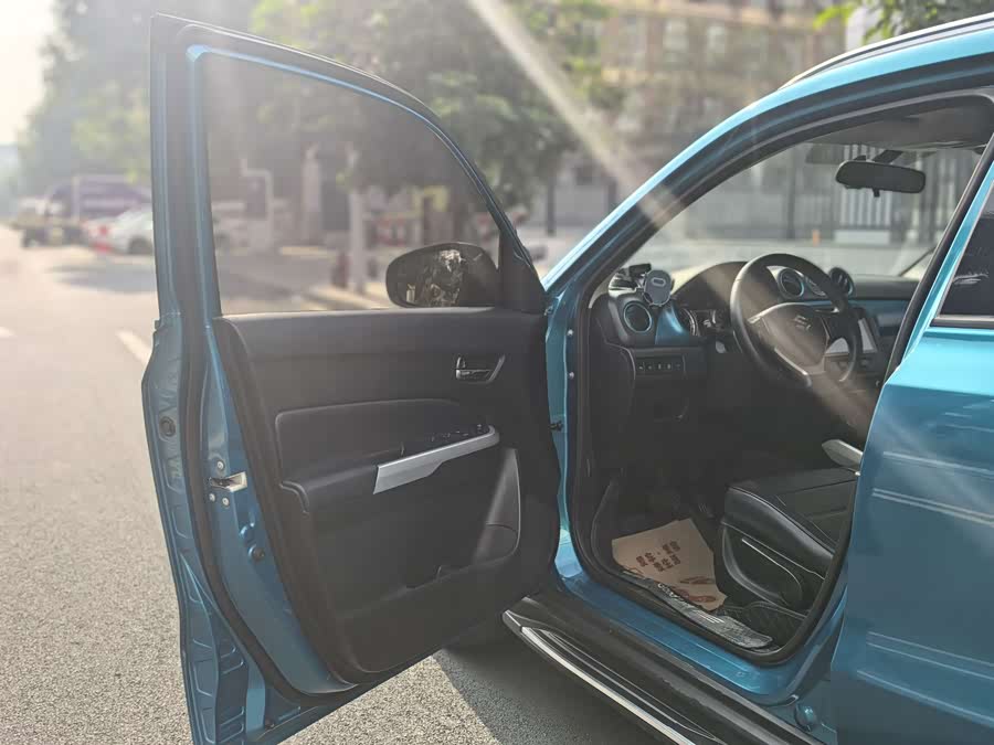 Suzuki Vitara 2016 car image #15