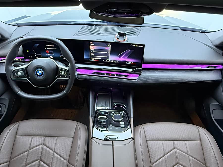 BMW i5 2024 car image #15