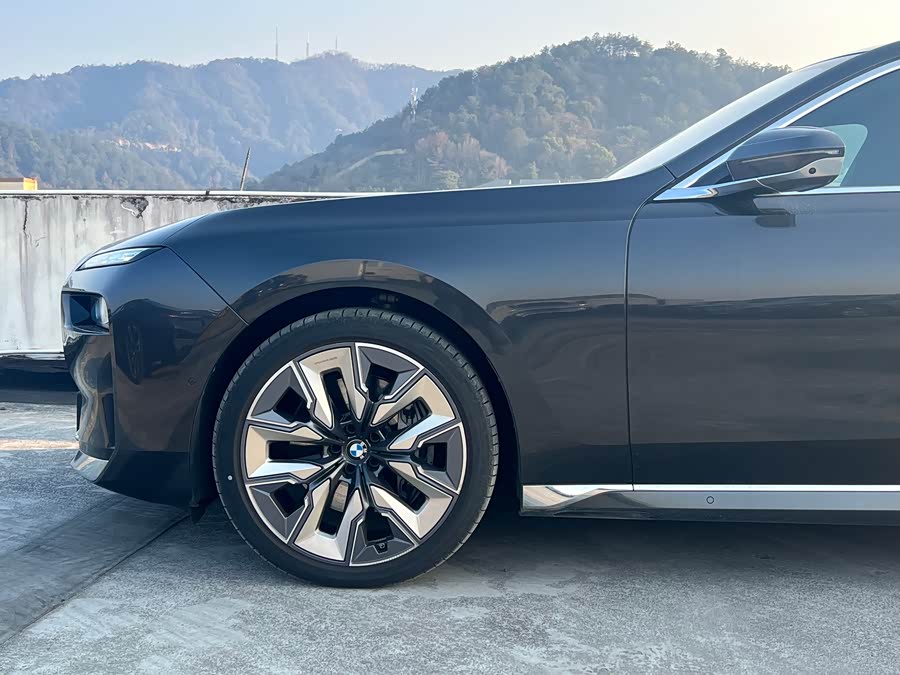 BMW 7 Series 2024 car image #15