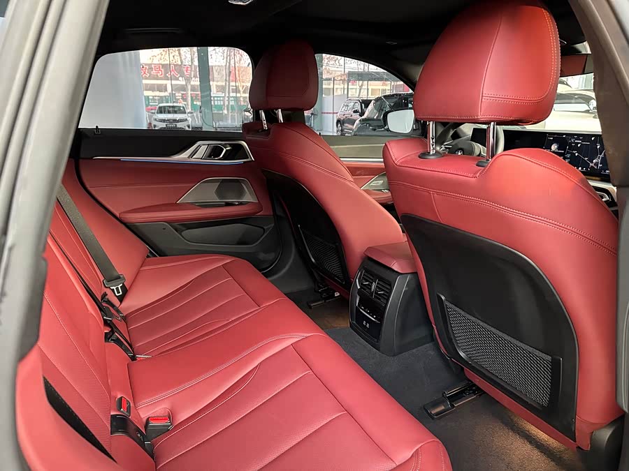 BMW i4 2024 car image #15