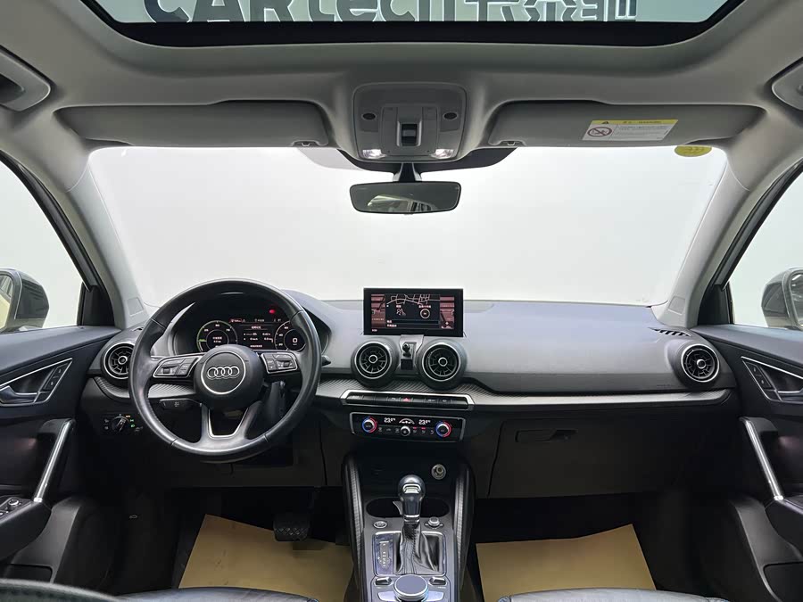 Audi Q2L e-tron 2021 immagine di auto #15